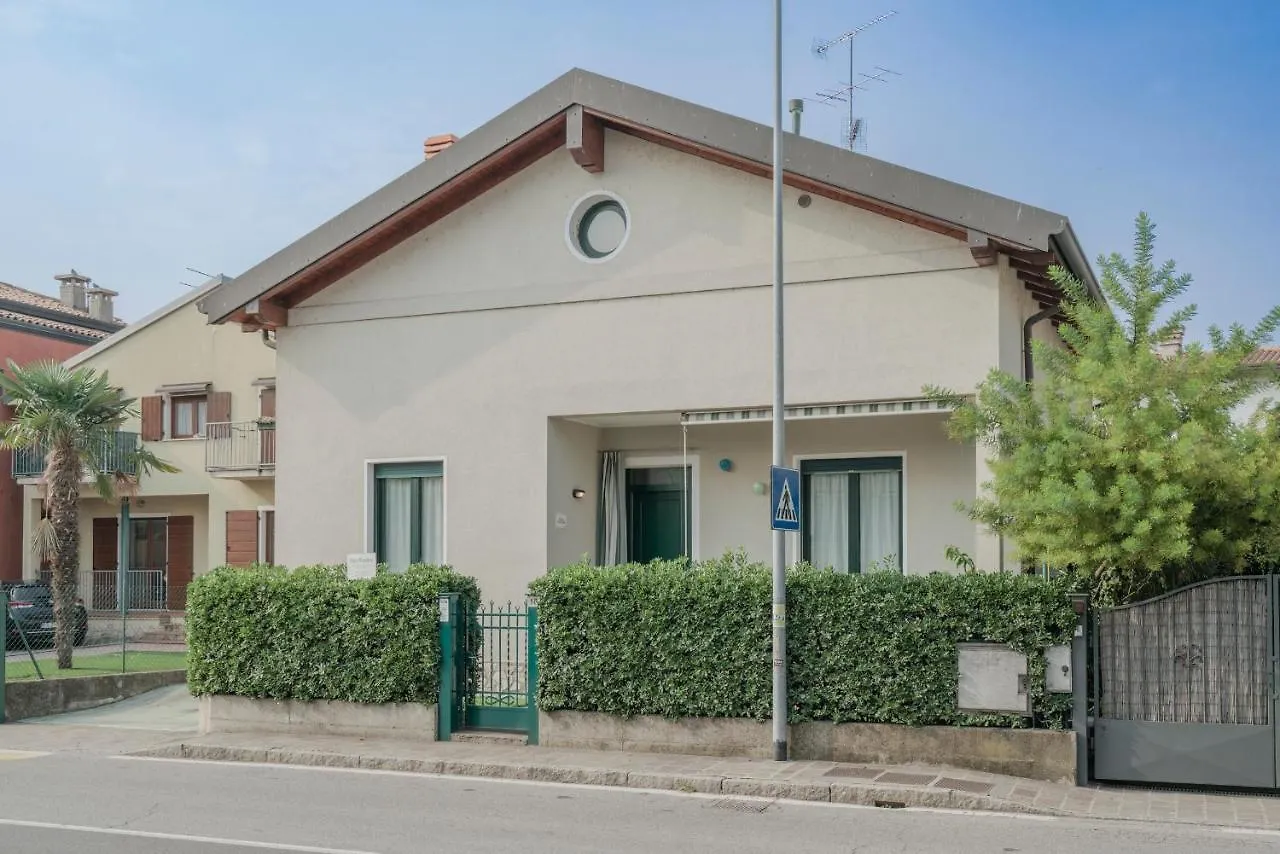 Villa Natalina - A 100 Metri Dalle Terme Virgilio Сирмионе 0*,  Италия