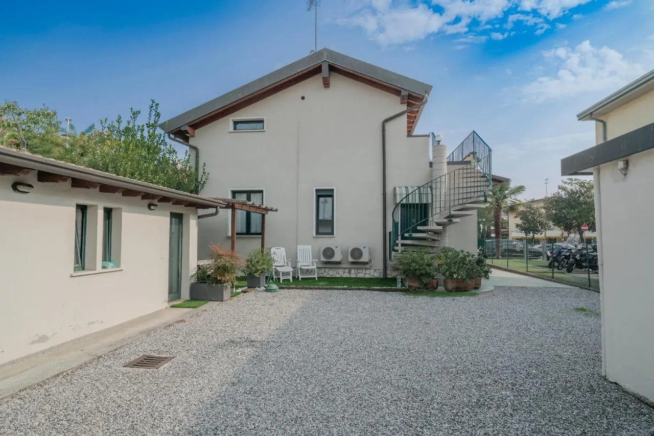 Villa Natalina - A 100 Metri Dalle Terme Virgilio Сирмионе 0*,  Италия