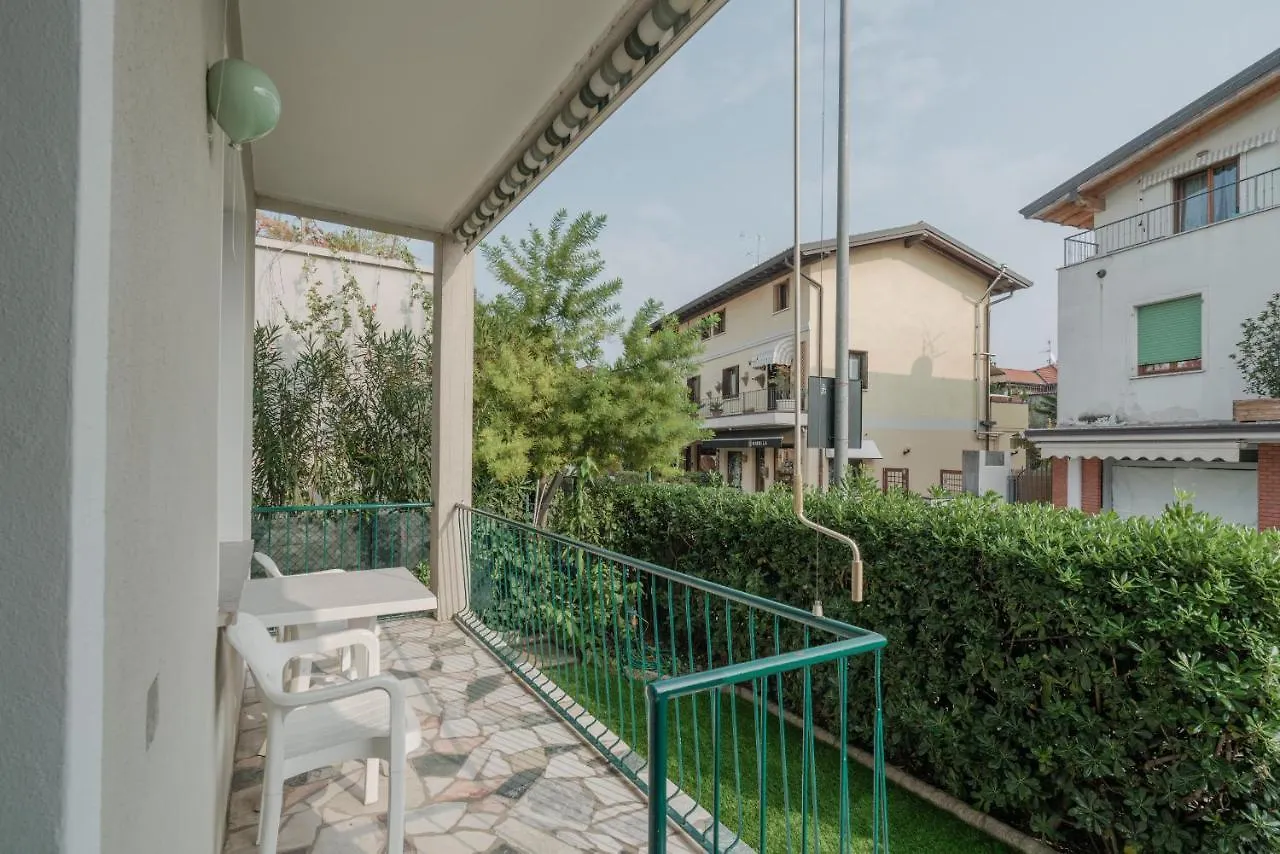 Дом отдыха Villa Natalina - A 100 Metri Dalle Terme Virgilio Сирмионе