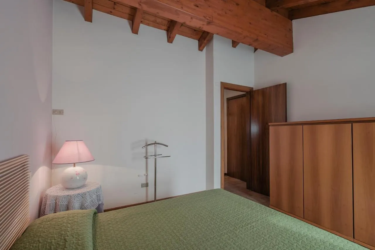 Дом отдыха Villa Natalina - A 100 Metri Dalle Terme Virgilio Сирмионе