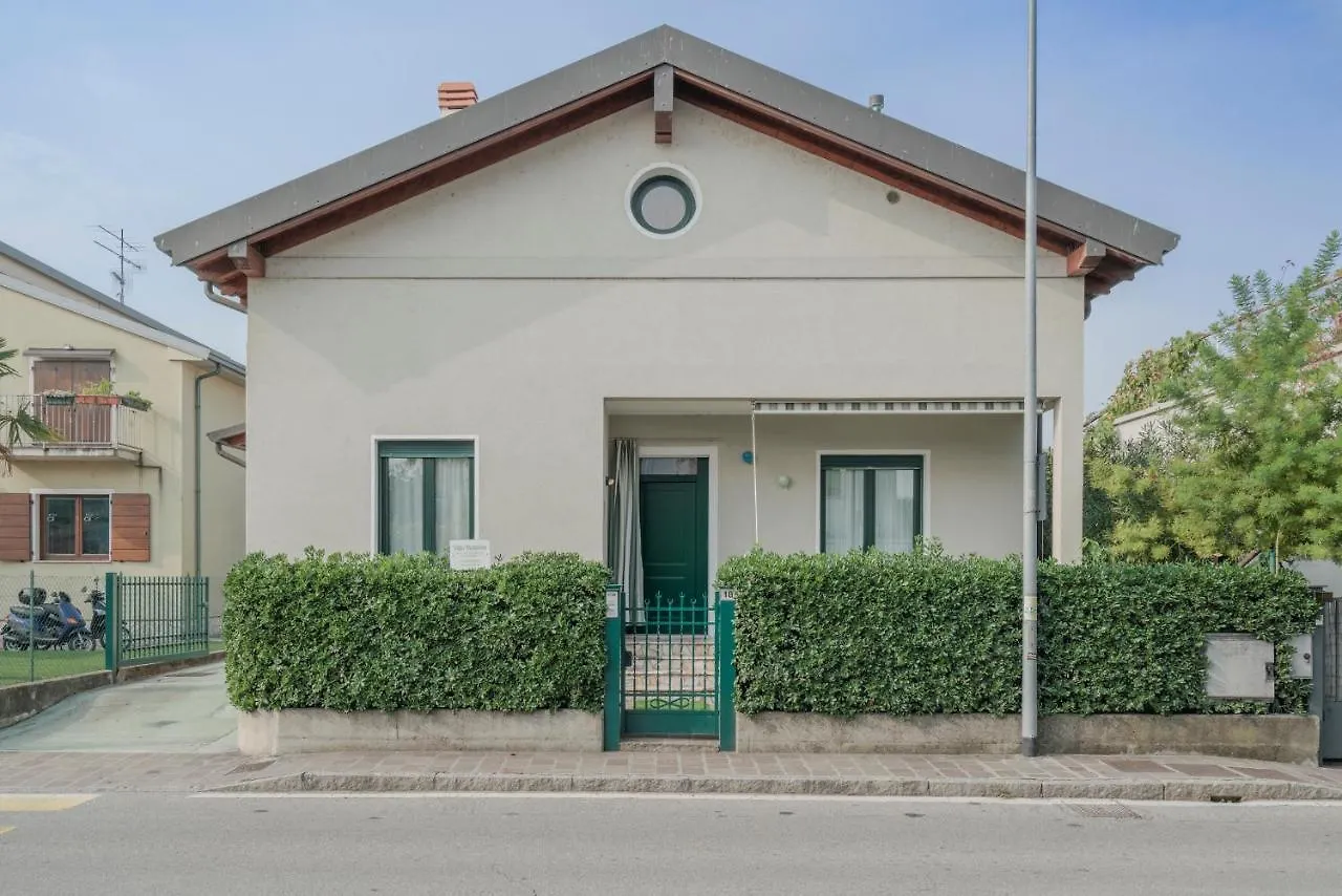 Дом отдыха Villa Natalina - A 100 Metri Dalle Terme Virgilio Сирмионе